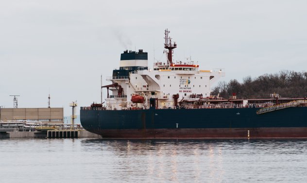 Русия е изправена пред криза за петролни танкери с натрупването на санкции