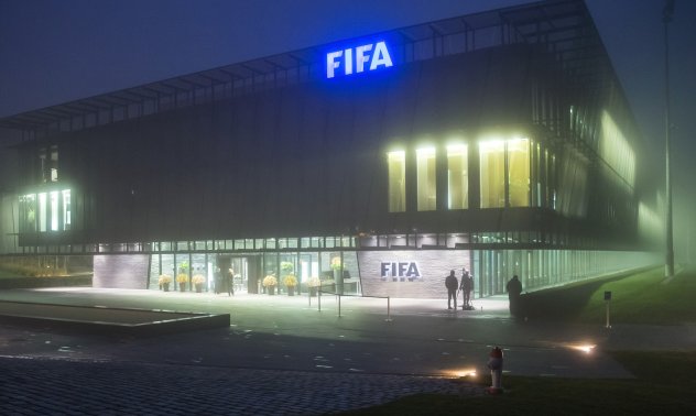 ФИФА променя правилата, за да позволи на централата да се премести от Цюрих