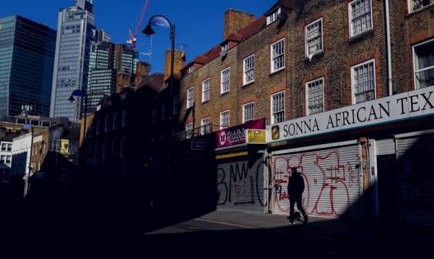 Икономиката на Великобритания се свива с над 20% през април