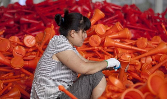 Пренасищането с произведена в Китай пластмаса ще наруши двигателя на петрола