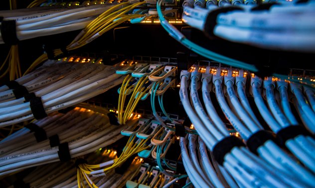 Великобритания ще задължи 1000 фирми да засилят киберзащитата си