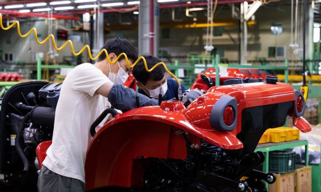 Пандемията забавя производството в Азия, индустрията в Европа е в бум