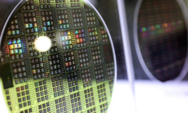 САЩ санкционират руски компании, търгуващи с микрочипове