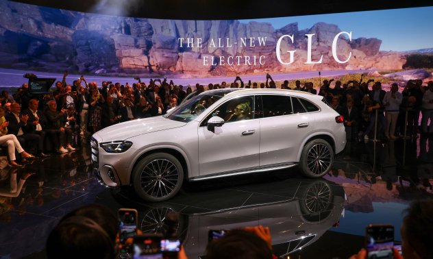 BMW и Mercedes ще се борят с Tesla с нови луксозни електрически кросоувъри