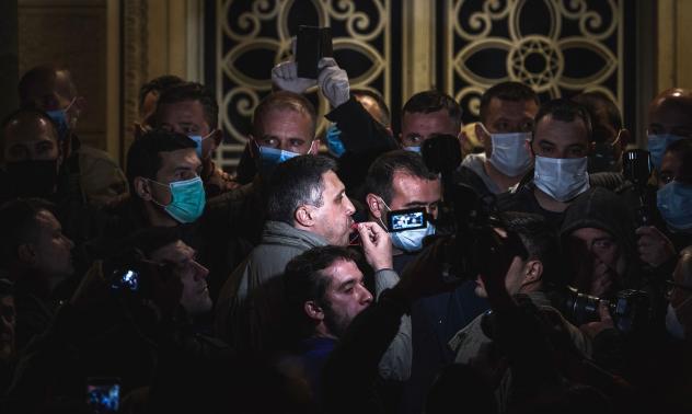 Напрежение след изборите в Сърбия: Расте броят на заразените с Covid-19 политици