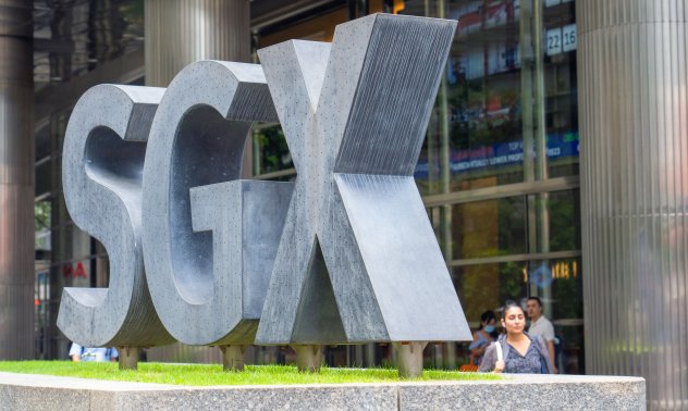 Служители на Сингапурската борса напускат по време на лош период за пазара