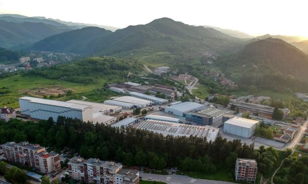 Производител на текстил: Скъпият транспорт от Китай ни прави временно по-конкурентни