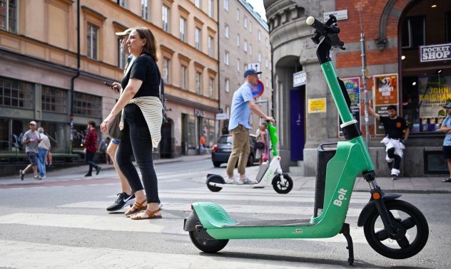 Стокхолм  забранява на е-скутерите да се движат по тротоарите