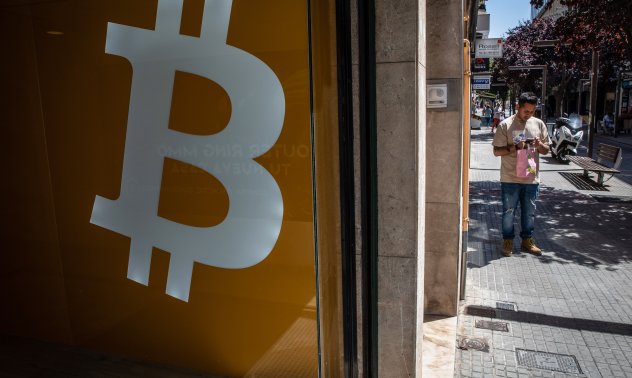 Страх обзема търговците на биткойн, залагащи на свободно падане до $80 000