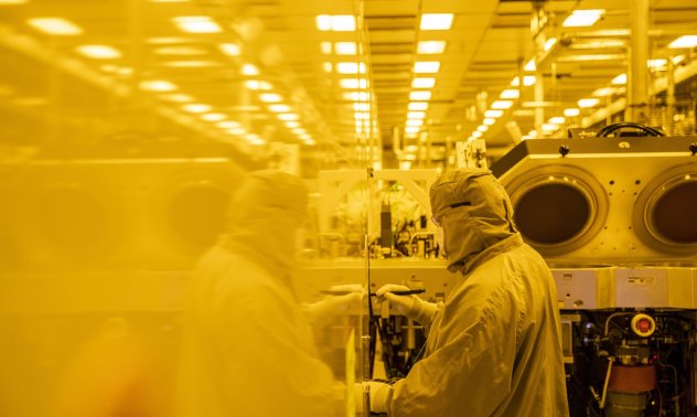 Нова нормалност разкъсва световната индустрия за чипове