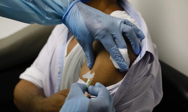 Ваксината на Pfizer и BioNTech е ефективна в над 90% от случаите срещу COVID-19