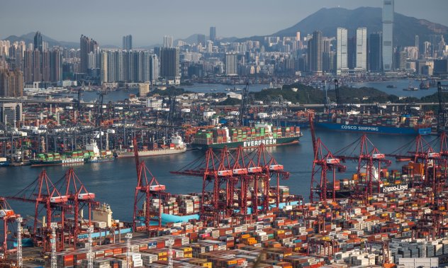 Глобалната търговия пада с 2,8% след началото на войната на Русия в Украйна