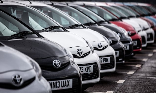 Обемът на продажбите на нови коли в България спада до най-ниското си ниво от февруари през изминалия месец