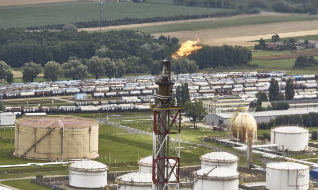 Петролът поскъпва до 4-месечен връх