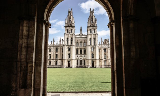 Кризата в британските университети едва започва