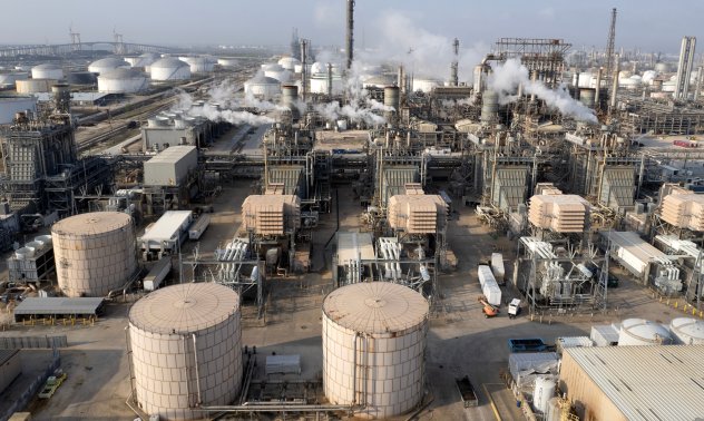 Петролът поскъпва за 2-ри ден поред воден от перспективите за излишък на пазара 