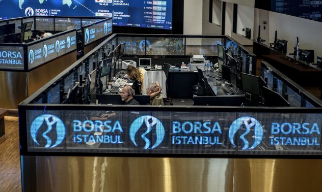 Спадът на турската лира се забавя през август