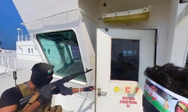 Руския разчита на плаващи оръжейни складове, за да текат приходите от петрол