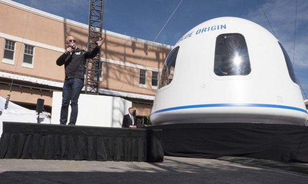Безос ще опита да напише история с първия безпилотен граждански космически полет