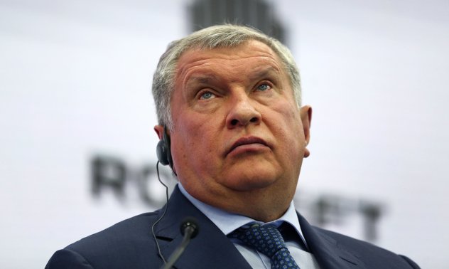 Държавният петролен първенец на Путин се огъва под удара на санкциите