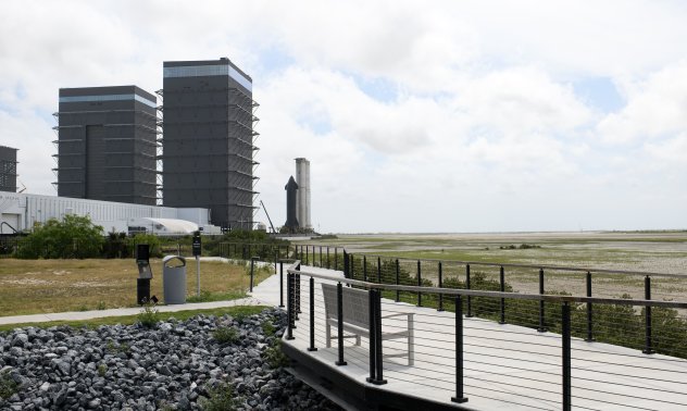 Илон Мъск още не е забравил Земята