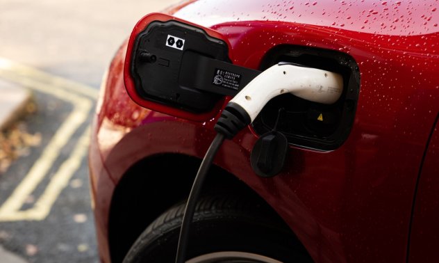 Застраховането на EV във Великобритания е два пъти по-скъпо от автомобил с ДВГ