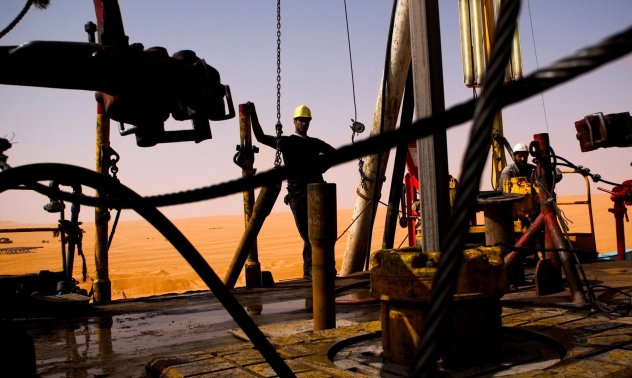 Достигането на тавана от $60 добавя нови проблеми за купувачите на руски петрол