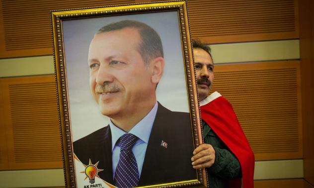 Турската лира потъна след свалянето на самолета