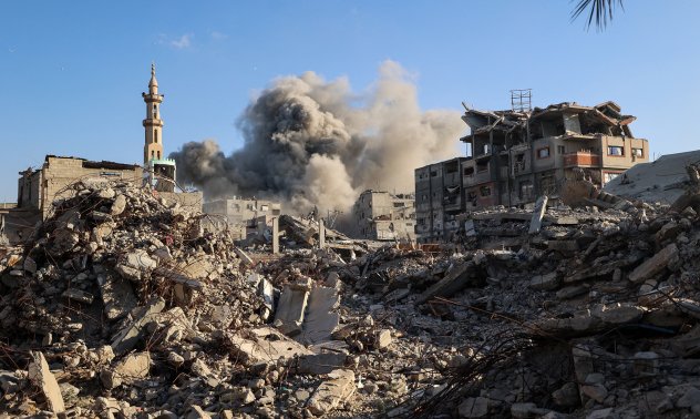 Израел атакува позиции на "Хамас" и спира помощта, след като примирието рухва