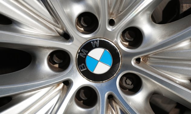 BMW изтегля над 330 000 автомобила заради риск от възпламеняване на двигателя