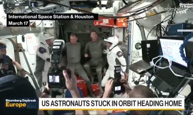 Астронавтите на НАСА се връщат на земята