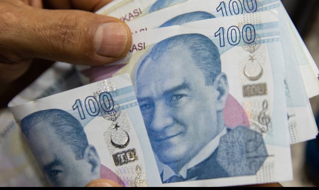 Цените на обществения транспорт и на такситата в Истанбул скочиха с 40%