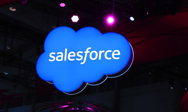 Сам на върха на замъка Salesforce 