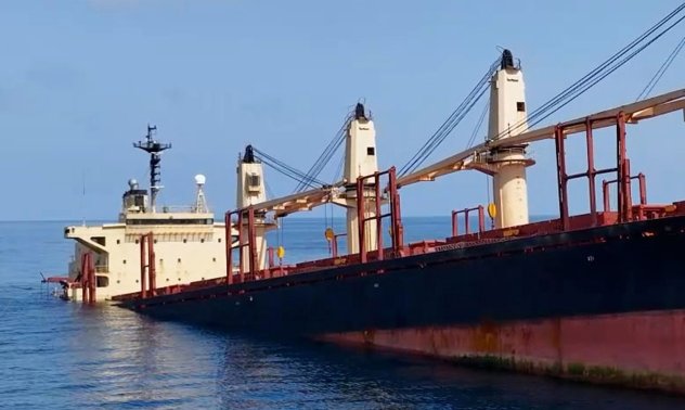 Русия твърди, че зад потъването на армейския товарен кораб стои терористична атака