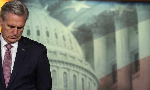 Тирания на малцинството: как маргинални фигури държат правителства за заложници