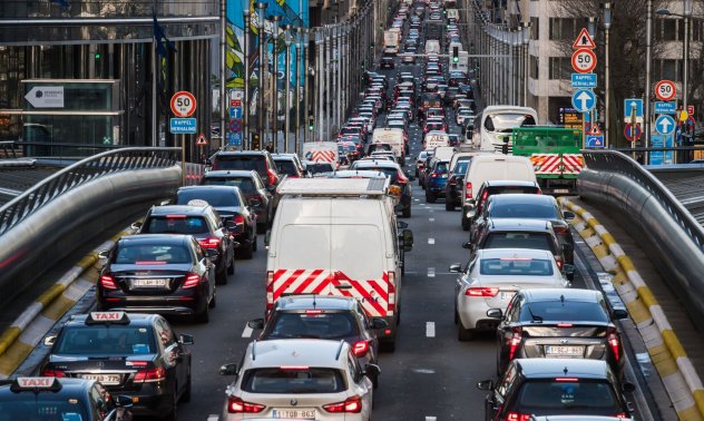 Плановете на Брюксел за улици без автомобили се сблъсква с трудности