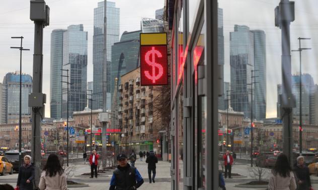 Русия намалява зависимостта си от долара до минимум