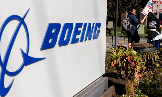 Boeing продава акции за 19 милиарда долара, за да осуети понижаване на рейтинга