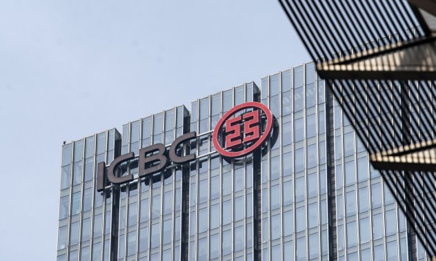 Най-голямата банка в света бе принудена да търгува чрез USB стик след кибератака