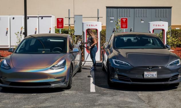 Илън Мъск направи милионери най-верните си фенове