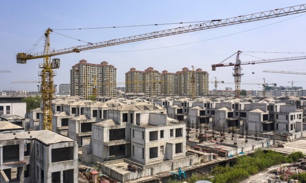 Имотната криза в Китай заплашва да повлече надолу стоманодобивната промишленост