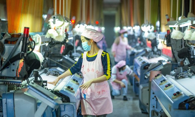 Китайското производство се свива въпреки подем в износа