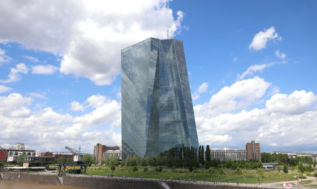 ЕЦБ обмисля да намали наполовина изискванията за рискови провизии