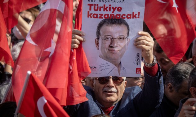 Арестуваният съперник на Ердоган призовава за бойкот на свързаните с държавата фирми