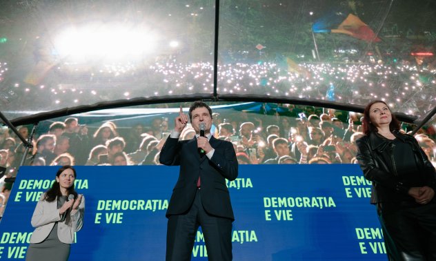 Кметът на Букурещ води на президентските избори в Румъния, според екзитполовете