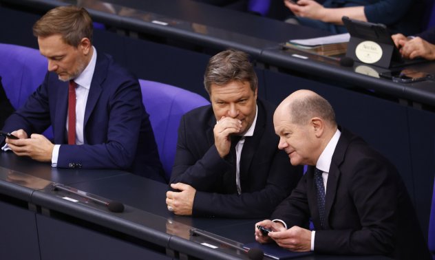 Фискалните усмирителни ризи остаряха - "златното правило" отново е на мода