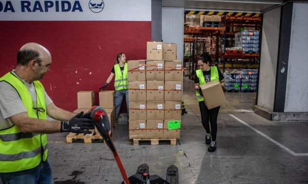 Половината работна сила в света работи твърде много или твърде малко