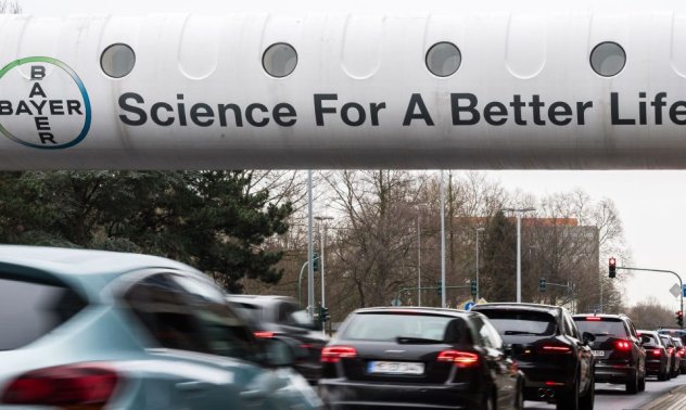 Bayer се срина най-много в своята история, усложнявайки отделянето на Monsanto 