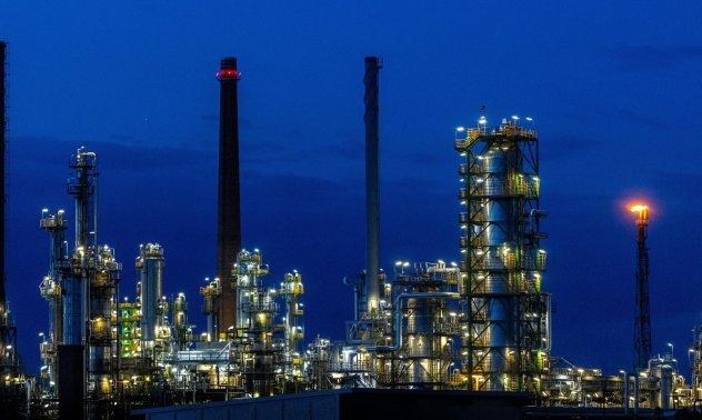 Германия поема контрола над три петролни рафинерии на "Роснефт"