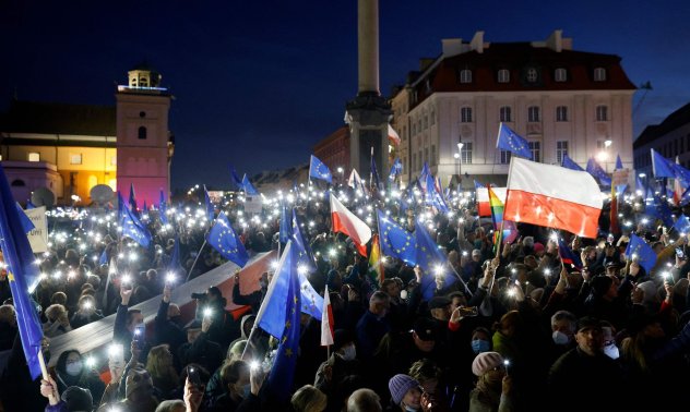 Масови протести в Полша на фона на страховете за излизане от ЕС